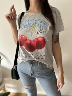 Remera Cherry Chic