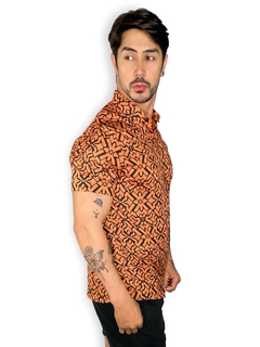 Camisa de Viscose Estampa Exclusiva Mandala Geométrica