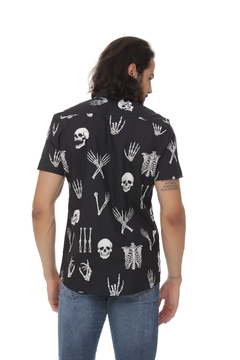 Camisa Manga Curta 100% Viscose Estampa Esqueletos Halloween - comprar online