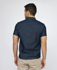 Camisa Manga Curta Jeans Escuro 2 Bolsos com Tampa