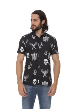 Camisa Manga Curta 100% Viscose Estampa Esqueletos Halloween