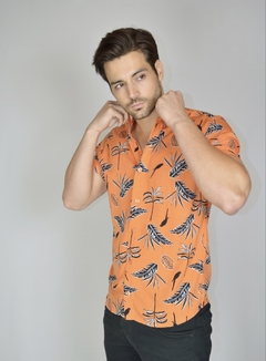 Camisa Manga Curta Viscose Estampada - Estampa Tropical - Trajano's