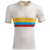 Camiseta Especial 100 Años de Colombia, diseño retro inspirado en 1945, predominantemente blanca con la bandera en destaque. Perfecta para coleccionistas.