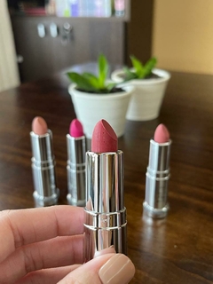 Velvet Lipstick Labiales en Barra Idraet Pro MakeUp - Simplemente Bella