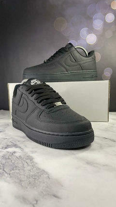 NIKE AIRFORCE NEGRAS en internet