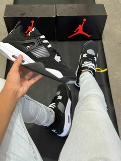 NIKE JORDAN RETRO 4