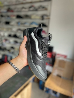 VANS ULTRARANGE TOTAL BLACK