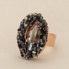 18k gold-plated adjustable ring, embroidered with black jablonex stones.