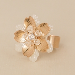 Adjustable ring, embroidered with pearls, crystals and plated in 18k gold.