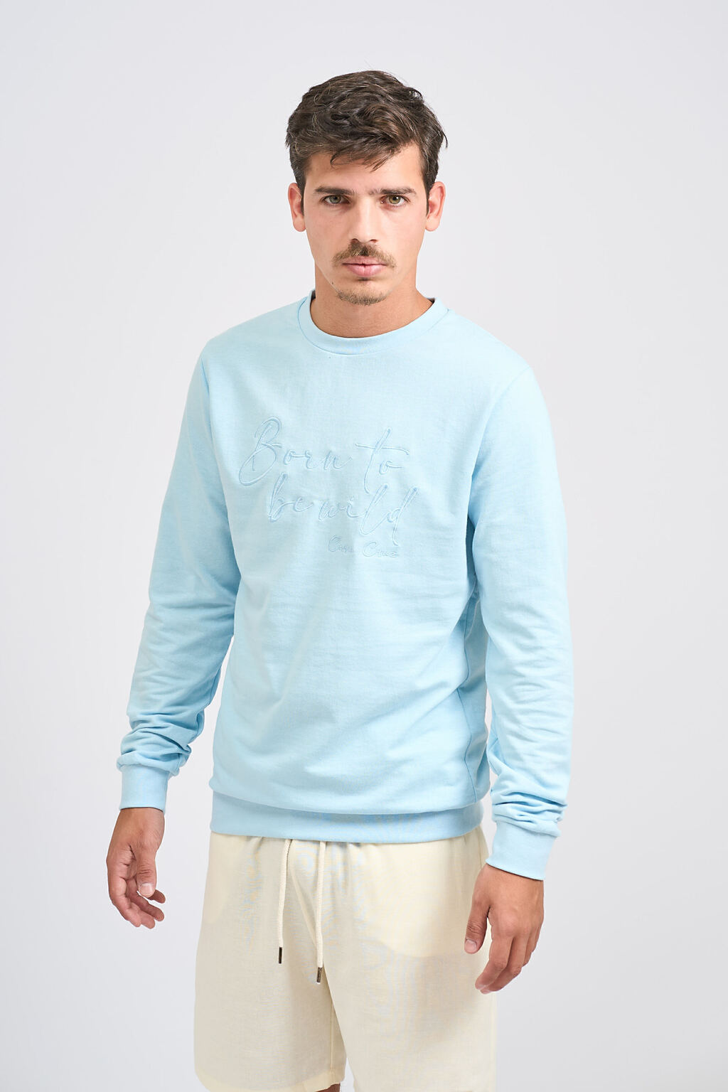 Buzo De Hombre Bordado Wild. Somos Cara Cruz Jeans Construimos moda