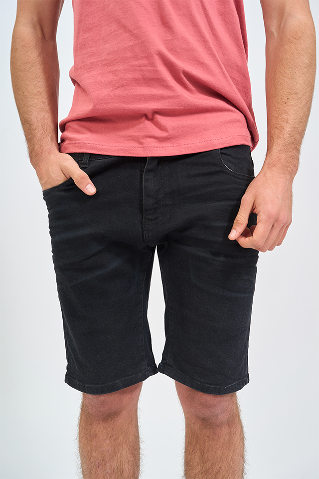 Bermuda de Jean SuperBlack. Somos Cara Cruz Jeans Construimos moda