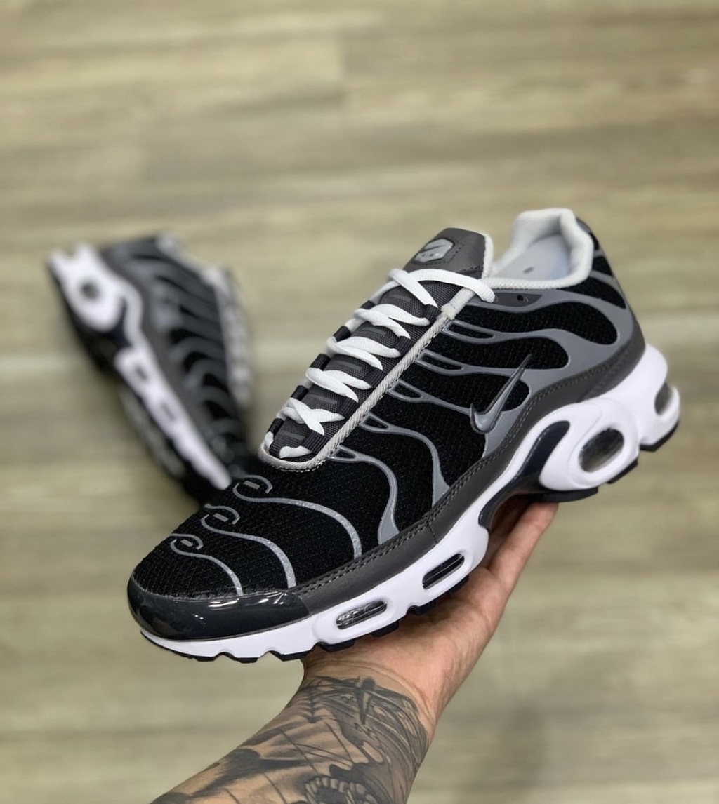 NIKE AIR MAX TN PRETO CINZA E BRANCO