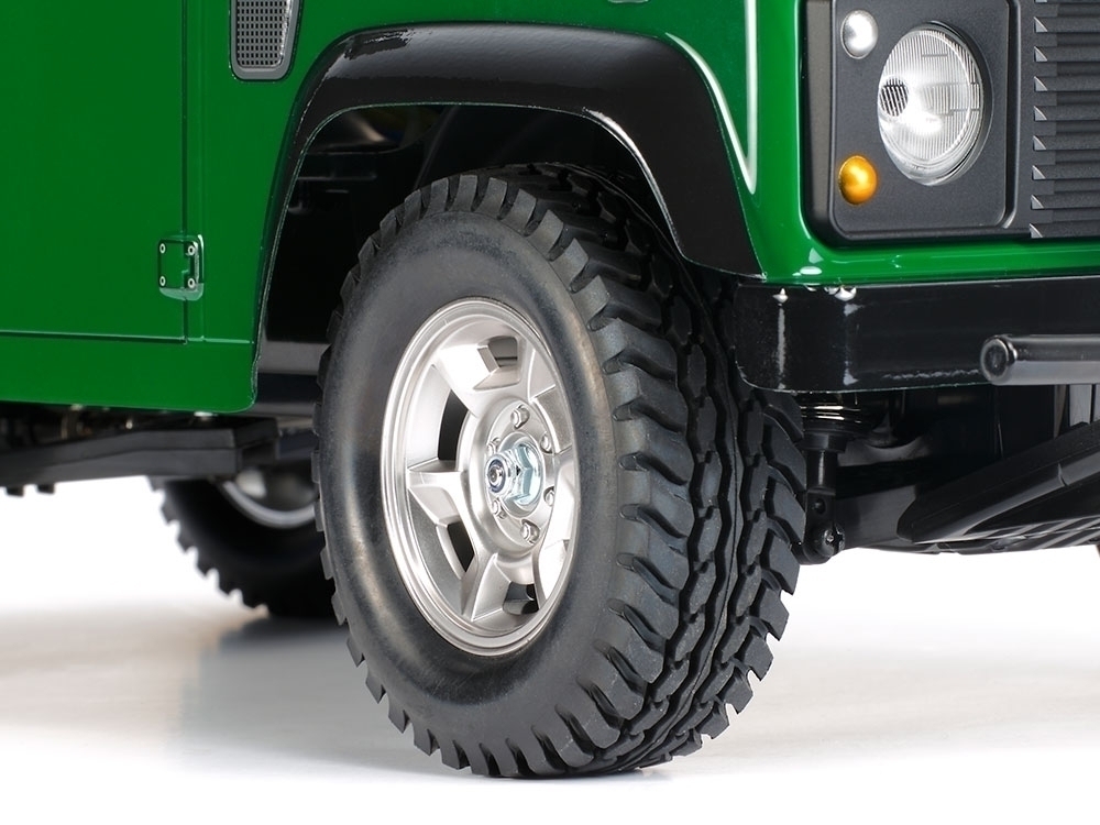 Land rover defender on sale rc tamiya