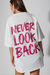 Remera Oversize NEVER LOOK BACK Blanco&Magenta