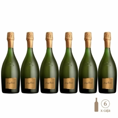 Seis botellas de vino espumante Luigi Bosca Brut Nature en una caja.