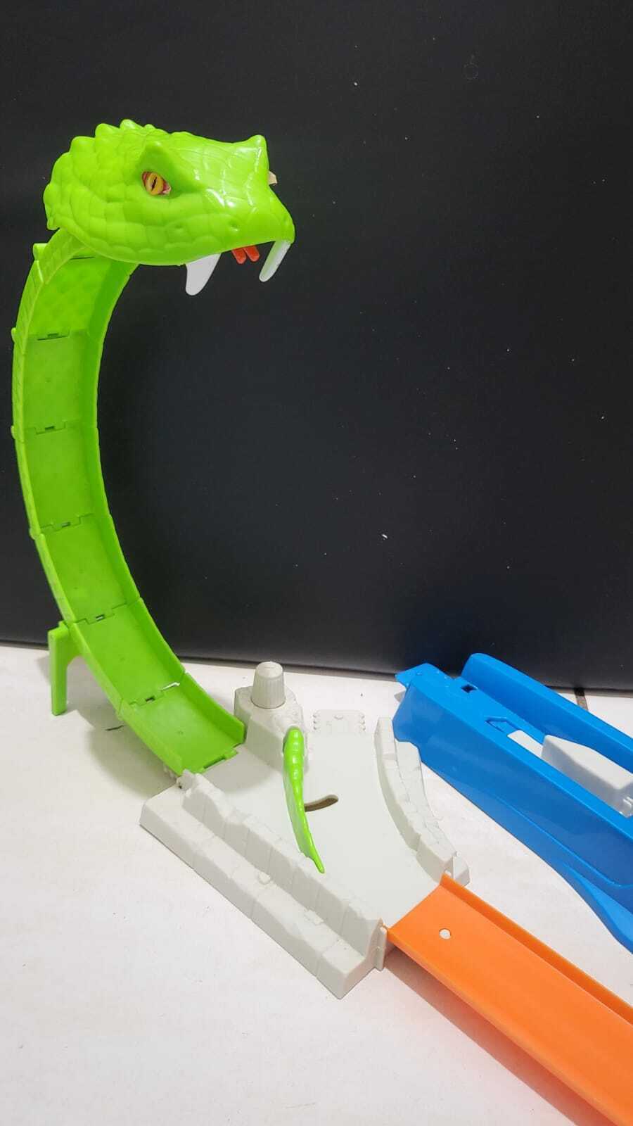 Hot wheels snake smasher hotsell