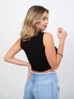 Blusa Cropped Com Golinha Preta Bl08102 na internet