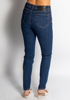 CALÇA SUPER SKINNY LAVAGEM ESCURA BARRA RETA CL03087 na internet