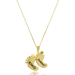 COLAR PÉZINHO COM NOME PERSONALIZADO E DETALHE NO DEDO - CL 290 BANHADO OURO 18K