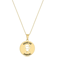 COLAR MEDALHA COM BONECO VAZADO VOVÓ DE - CL 492 BANHADO OURO 18K - comprar online