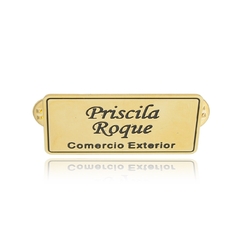 BROCHE PLACA COM NOME E PROFISSÃO - DV 37 BANHADO OURO 18K