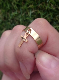 ANEL REGULAVEL CRUZ JESUS - BANHADO OURO 18K