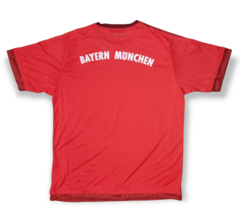 CONJUNTO CAMISETA Y SHORT DE BAYERN DE MUNICH en internet