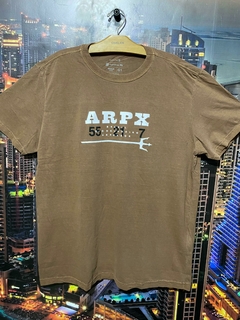 04-001 - Camiseta Osk PLUS - ARPX MARROM - comprar online