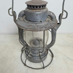 Imagem do Lampião a Óleo de Querosene Ferro Vintage Original Marca Dietz Vesta de Nova York, EUA