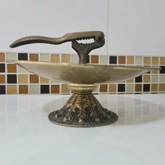 Belíssimo quebra-nozes em bronze todo trabalhado - Kombina Antiguidades – Tesouros Raros e Peças de Colecionador