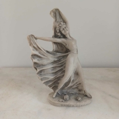 Estatueta Italiana de Dama Dança do Véu em pó de mármore