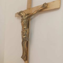 Grande Crucifixo em bronze na internet