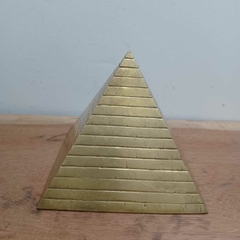 Linda pirâmide em bronze, - comprar online