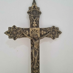 Crucifixo em bronze todo trabalhado - comprar online