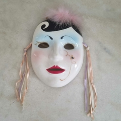 Decorativa máscara em porcelana pintada a mão - comprar online