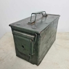 Antiga caixa de munição do exército confeccionada em ferro na cor verde,