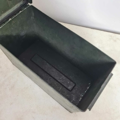 Antiga caixa de munição do exército confeccionada em ferro na cor verde, - Kombina Antiguidades – Tesouros Raros e Peças de Colecionador