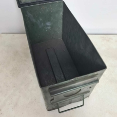 Antiga caixa de munição do exército confeccionada em ferro na cor verde, - loja online
