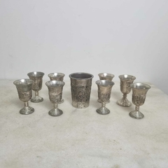 Distribuidor de bebida usado em cerimônias Judaicas em metal ricamente cinzelado - Kombina Antiguidades – Tesouros Raros e Peças de Colecionador