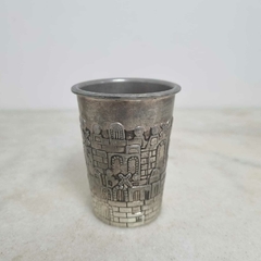 Distribuidor de bebida usado em cerimônias Judaicas em metal ricamente cinzelado - loja online