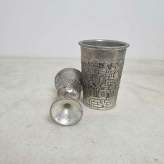 Imagem do Distribuidor de bebida usado em cerimônias Judaicas em metal ricamente cinzelado