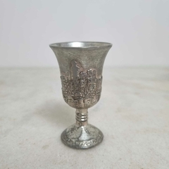 Distribuidor de bebida usado em cerimônias Judaicas em metal ricamente cinzelado