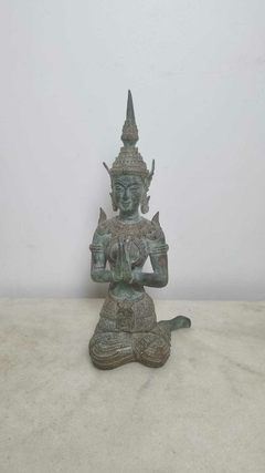 Antiga escultura de divindade Tailandesa em bronze com patina verde azulada