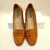 Sapato Scarpin em Couro e Detalhe de Costura Celeiro na internet