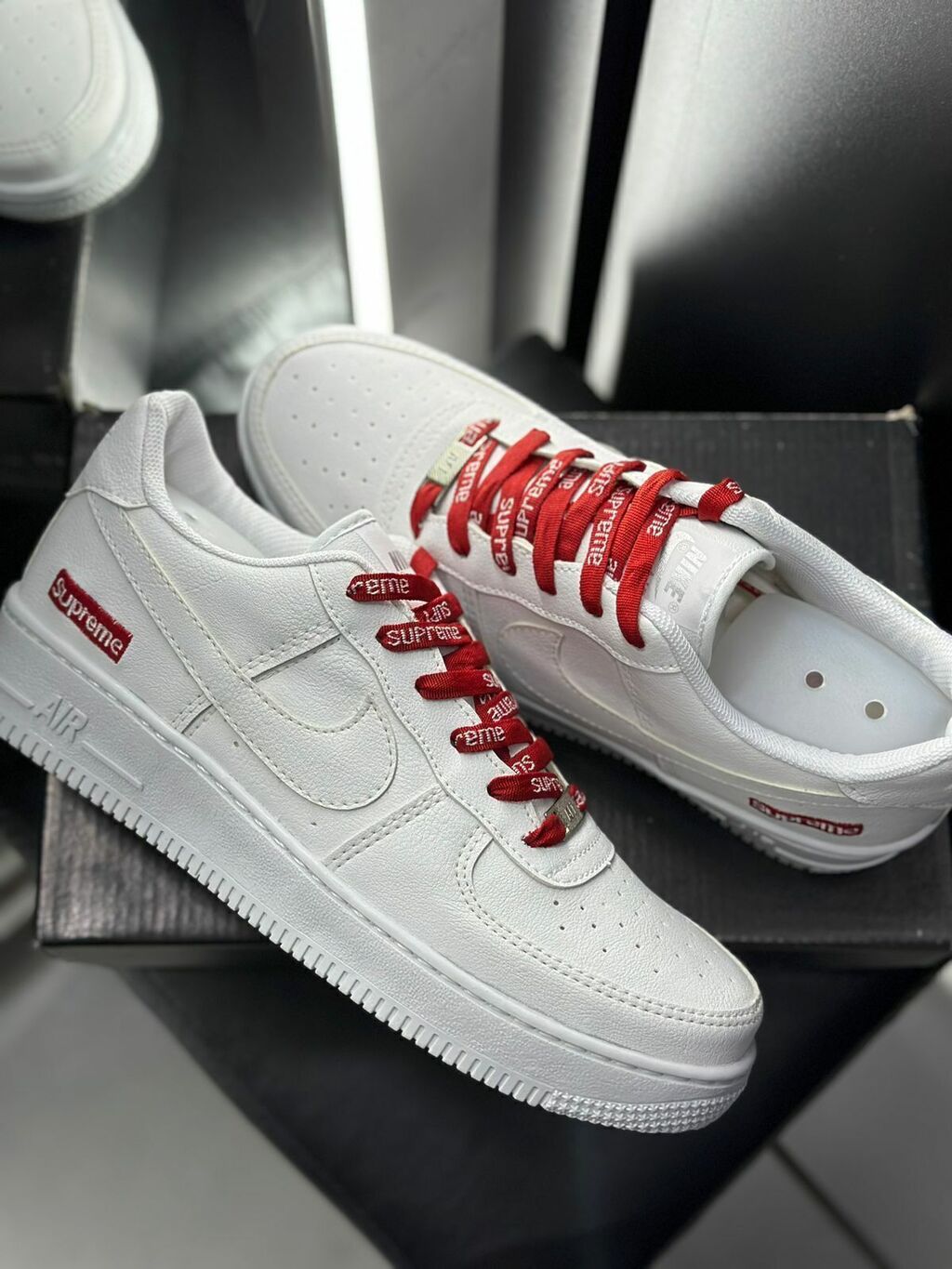 Shops Nike Air Force 1 Low Supreme