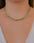 Colar Choker Baguetes de Cristais Verde no Dourado