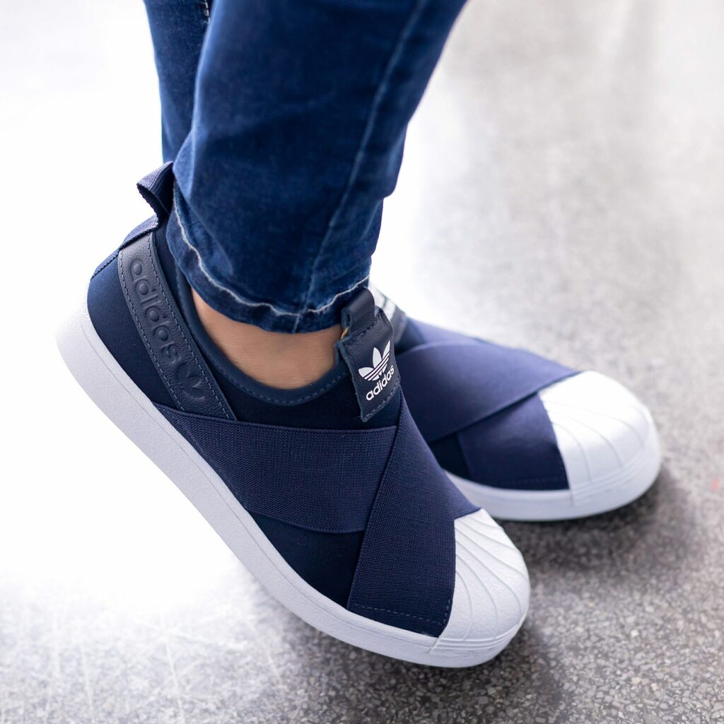 Adidas slip on azul online