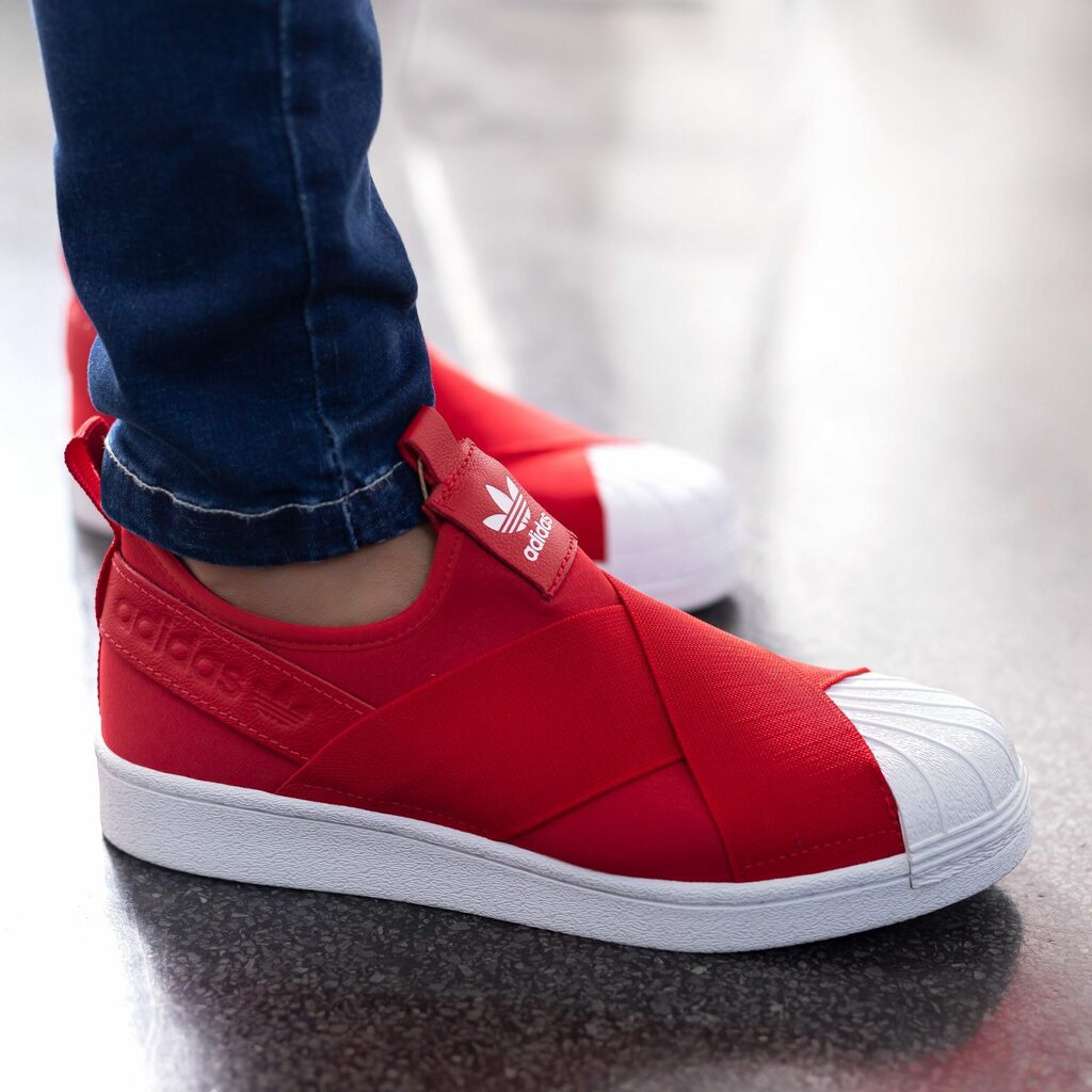 Adidas slip on vermelho hotsell