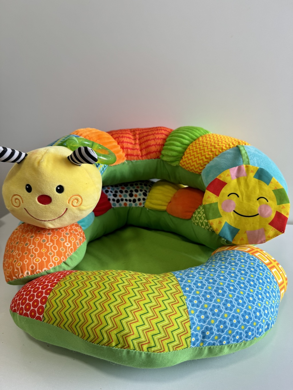 2 En 1 Gusano Peluche Almohada Contencion Bebe