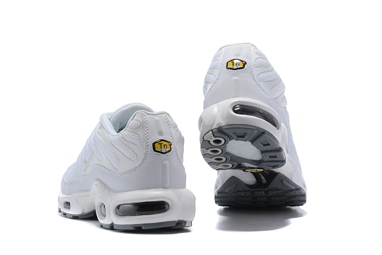 Air Max TN Plus Triple White Piemont Appareal